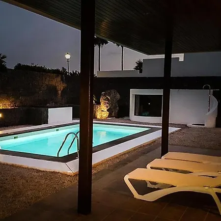 Sleeps 10 Pool Air Con Wifi