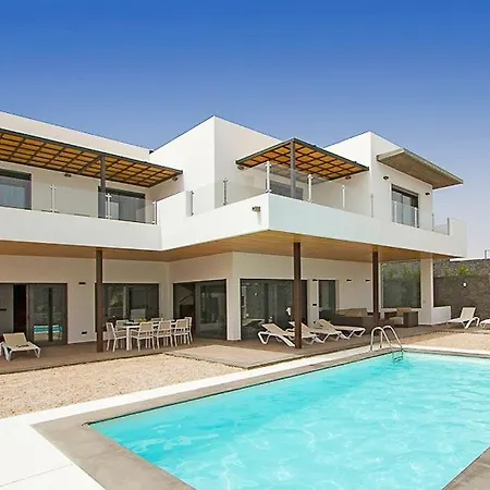 Sleeps 10 Pool Air Con Wifi