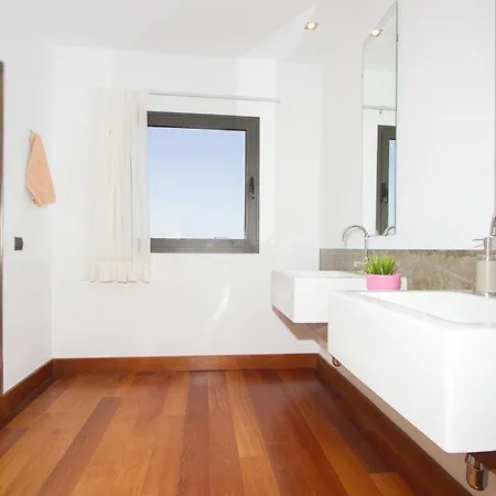 Sleeps 10 Pool Air Con Wifi